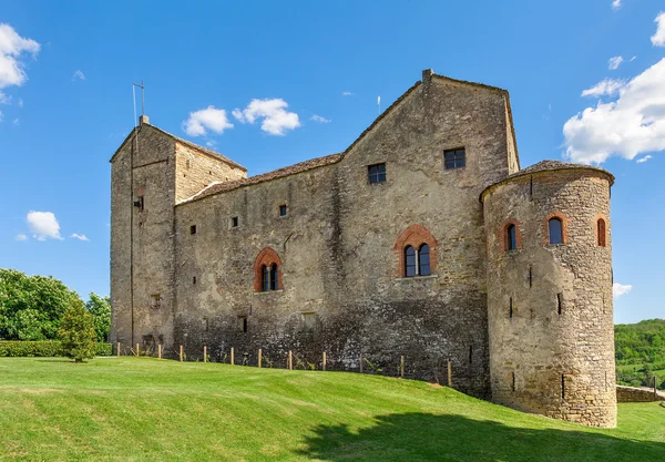 Castillo medieval en Prunetto, Italia . —  Fotos de Stock