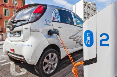  Elektrikli araç şarj istasyonu.