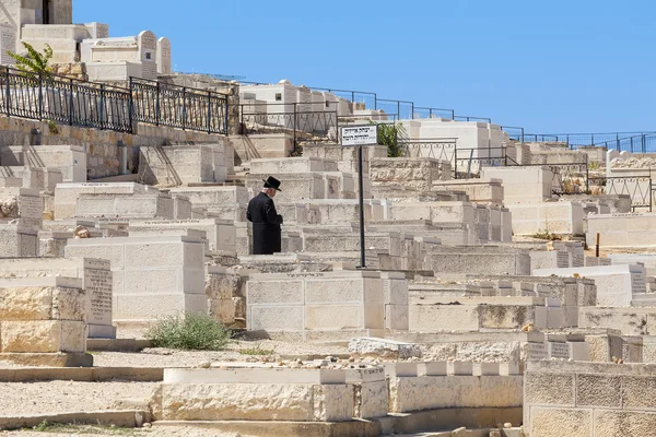 エルサレム、イスラエル共和国のユダヤ人の墓地. — ストック写真