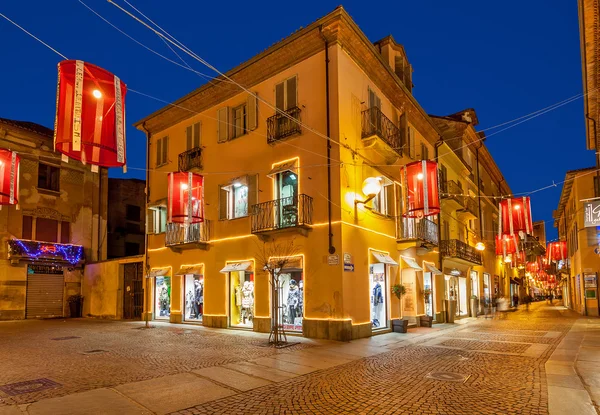 Straße von Alba bei Nacht. — Stockfoto