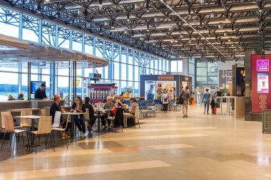 Malpensa Havaalanı Terminal 2 iç görünüm.