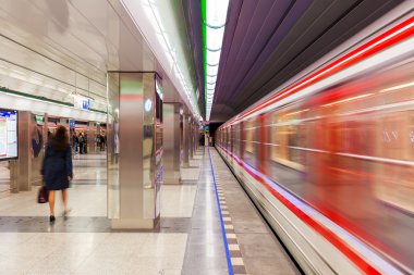 Prag'da modern metro istasyonu.
