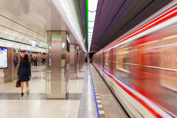 Prag'da modern metro istasyonu. — Stok fotoğraf