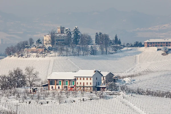 Rural house on snowy hills in Italy. — Stock Photo, Image