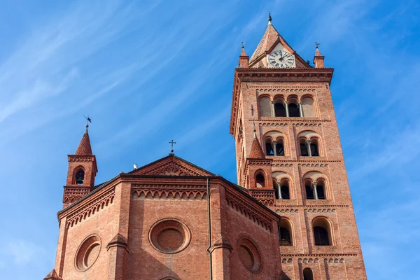 Gevel van de kathedraal in Italië. — Stockfoto