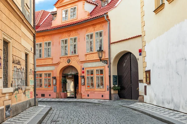 Strada mică din Praga . — Fotografie, imagine de stoc