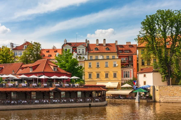 Case colorate di Praga . — Foto Stock