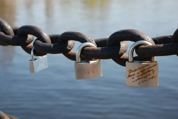 Aşk zincire kilitleri