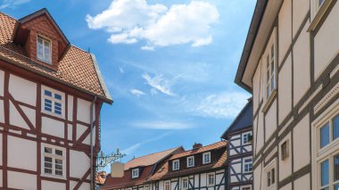 Almanya 'nın Fritzlar kentindeki geleneksel yarı keresteli evler