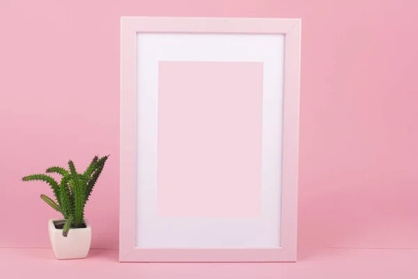 Decoratief Roze Houten Fotolijstje Cactus Roze Ondergrond — Stockfoto