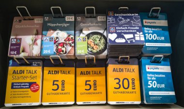 WETZLAR; ALMANY - 20.07.31: ALDI, Aldi Talk hediye çekleri