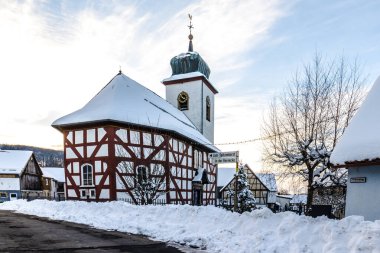 2021-01-11: Schotten Breungeshain 'deki Protestan Kilisesi, Hesse, Almanya
