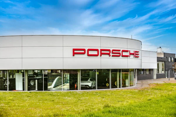 Giessen Niemcy 2021 Porsche Zentrum Giessen Wettenberg Porsche Jest Niemieckim — Zdjęcie stockowe