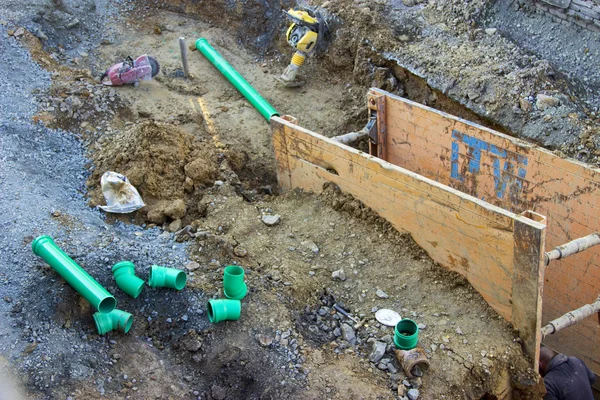 Ingeniería subterránea con tuberías de alcantarillado en detalle — Foto de Stock