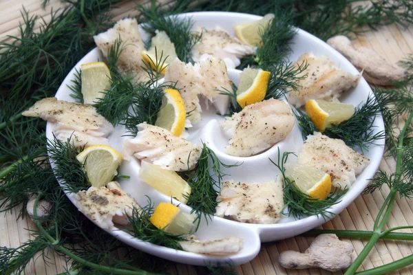 Poisson Frais Sur Une Assiette Photos De Stock Libres De Droits