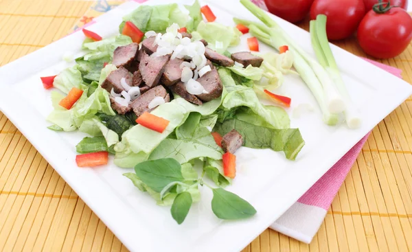 Ensalada Fresca Con Pimientos Hígado Imagen de archivo