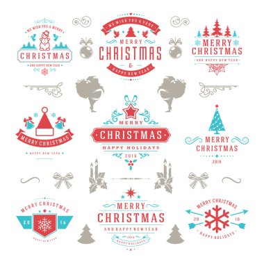 Neşeli Noel ve mutlu yeni yıl dilek tipografik etiketleri ve rozetleri seti