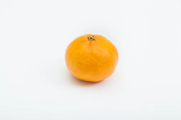 Оранжевый Мандарин Белом Фоне — стоковое фото