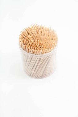 Kürdan kutusunun beyaz üzerine yan görünümü