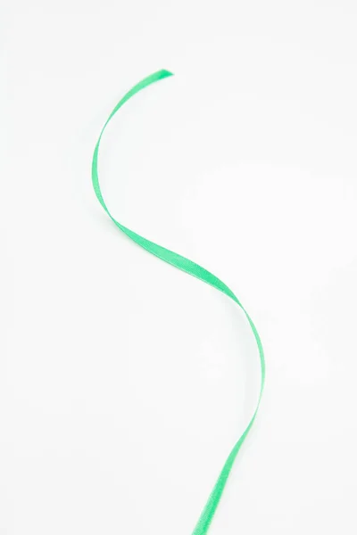 Fita Ondulada Verde Vertical Branco — Fotografia de Stock
