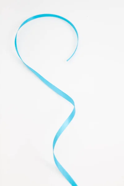 Vertical Curved Blue Wavy Ribbon White Selective Focus — Stock Photo, Image