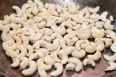 tava üzerinde ham kaşu