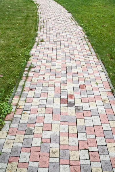 Pista de caminhada de azulejos coloridos — Fotografia de Stock