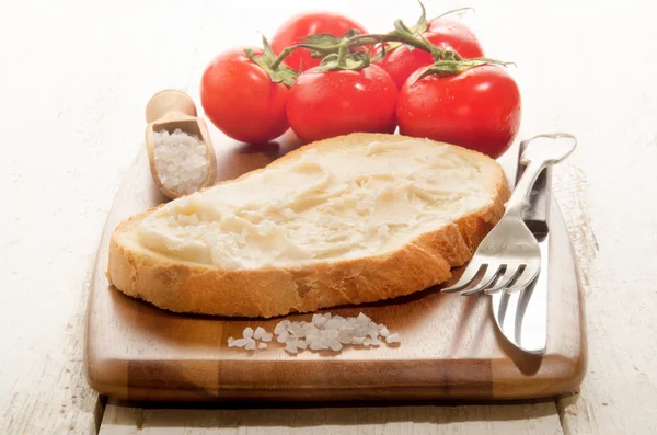 Lard bread with coarse salt and tomatoes — Stock Photo, Image