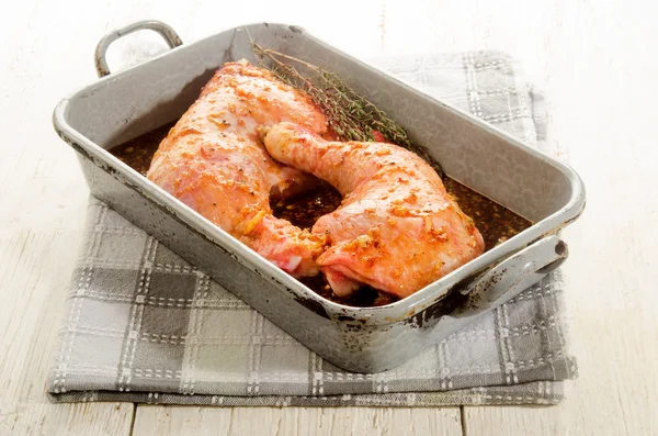 Raw chicken leg with a home made marinade — Stock Photo, Image