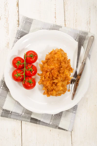 Frittiertes Hühnerfilet mit Cornflakes überzogen — Stockfoto