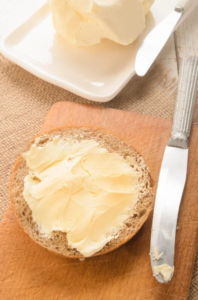 Home made butter and half a bun — Stock Photo, Image