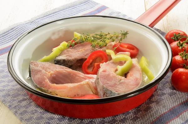 Hungarian fish pan with carp steak, paprika and thyme — Stock Photo, Image