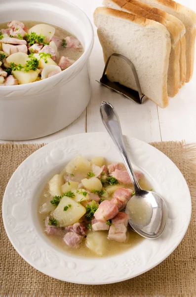 İskoç stovies pastırma küpleri, patates ve soğan ile — Stok fotoğraf