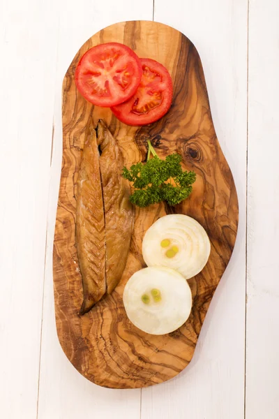 Smoked scottish mackerel on a wooden board — Stock Photo, Image