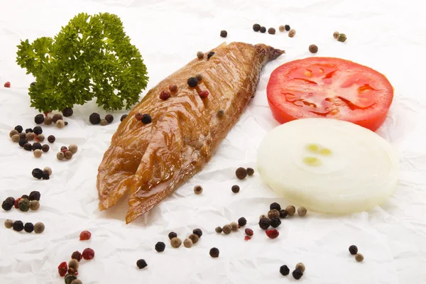 Desayuno escocés con caballa ahumada, cebolla, tomate y perejil — Foto de Stock