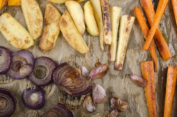 Смажений овоч на кухонному папері — стокове фото