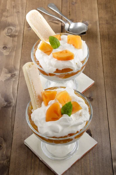 Trifle with mousse from a sharon fruit — Stock Photo, Image