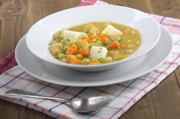Home made vegetarian pea soup — Stock Photo, Image