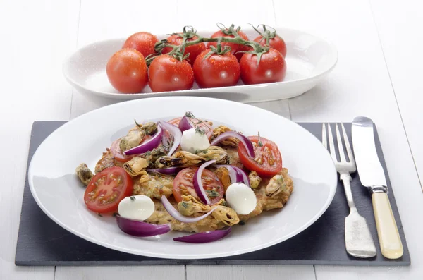 Panqueca de batata italiana em uma chapa — Fotografia de Stock