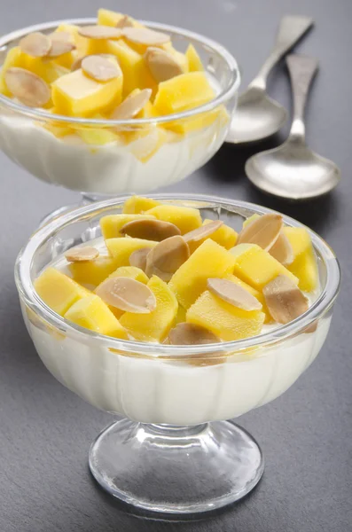 Yogurt with mango and roasted almond sliver — Stock Photo, Image