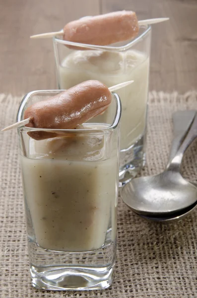 Aardappelsoep en mini worst — Stockfoto