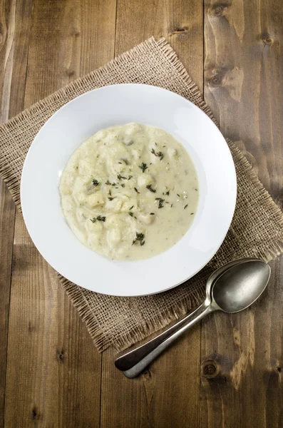 Potato leek soup in a soup dish — Stock Photo, Image