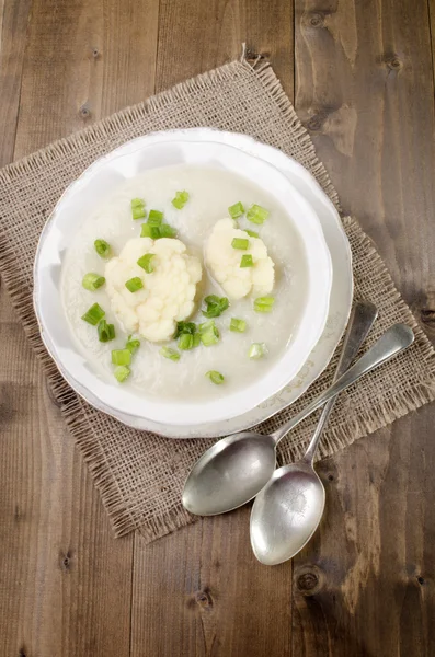 Sopa de couve-flor com cebolinha — Fotografia de Stock