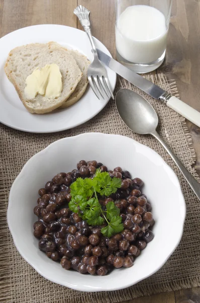 Grey peas with parsley in a bowl — Stock Photo, Image