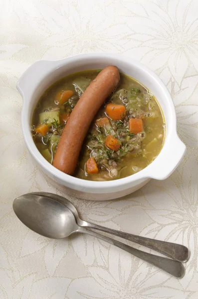 Sopa de lentilha com cenoura em uma tigela — Fotografia de Stock