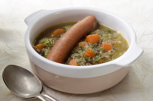 Havuç ve sosis ile mercimek çorbası — Stok fotoğraf