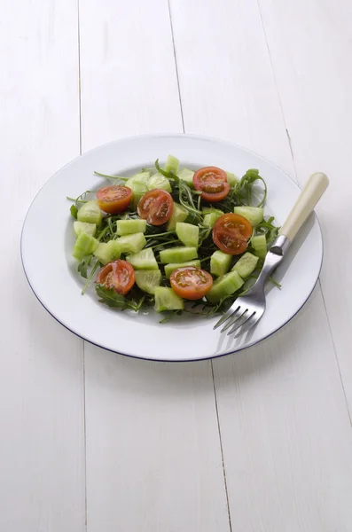 Salada com pepino e tomate — Fotografia de Stock