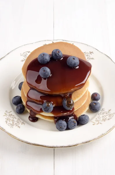 Pannkaka med choklad och blåbär — Stockfoto