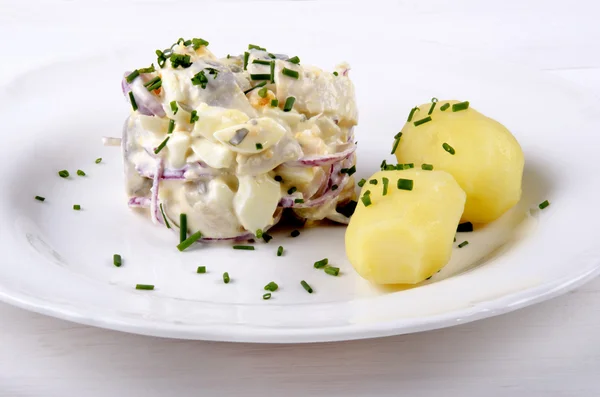 Herring salad with jacket potatoes — Stock Photo, Image