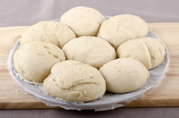 Freshly baked rolls on baking tray — Stock Photo, Image